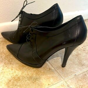 Italian lace up pump